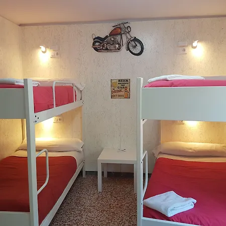 Barri Antic Hostel & Pub-2